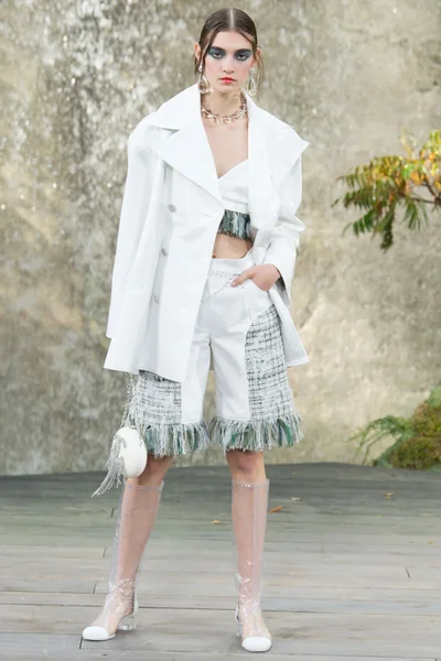 Look 3